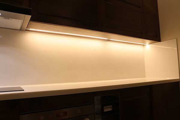 Cách thiết kế chiếu sáng cho phòng bếp hiện đại bằng đèn led